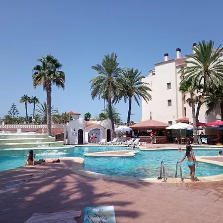Estudio Caballo-piscina Lägenhet